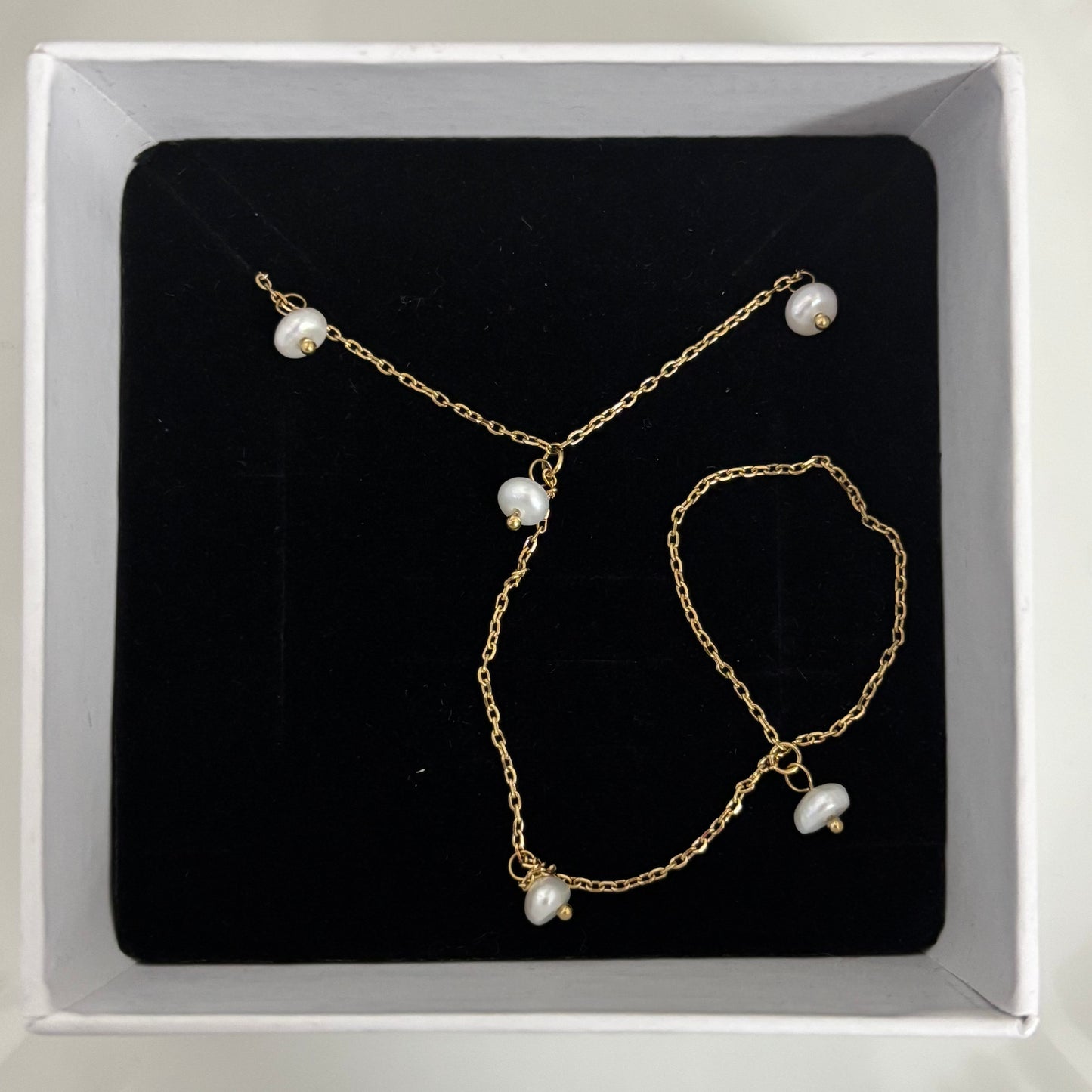 Dreamy Pearl Handchain