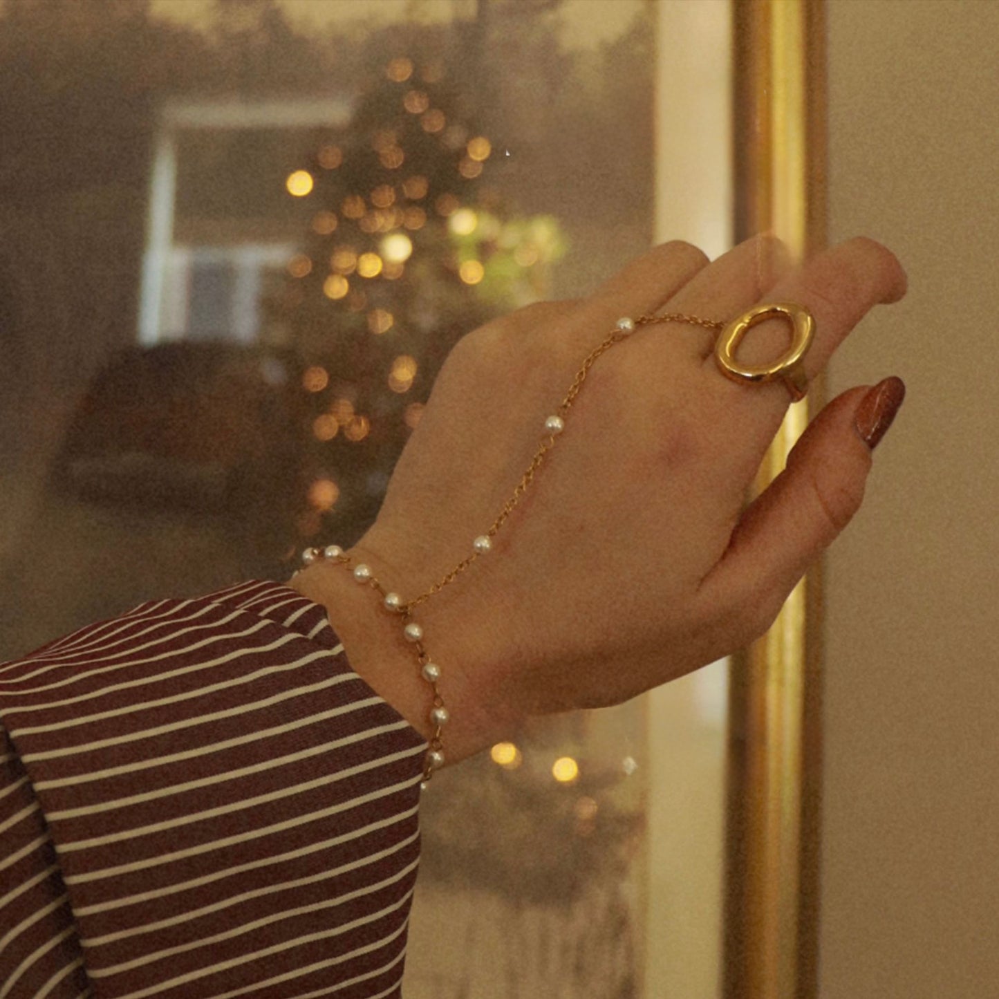 Celina Pearl Handchain