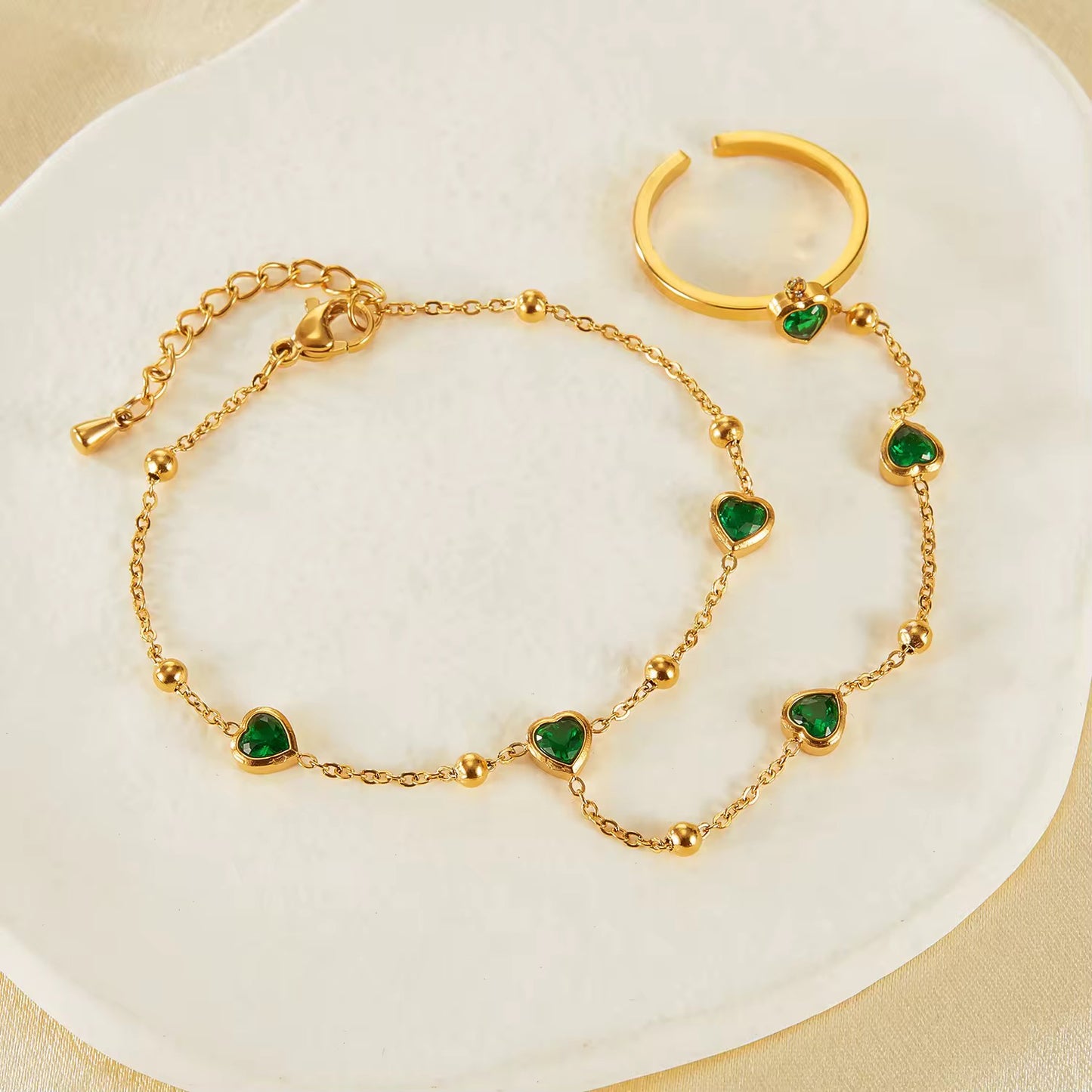 Emerald Love Handchain