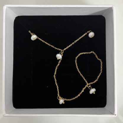 Dreamy Pearl Handchain