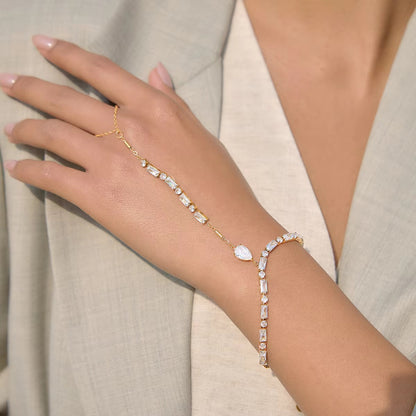 Elara Handchain