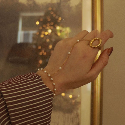 Celina Pearl Handchain