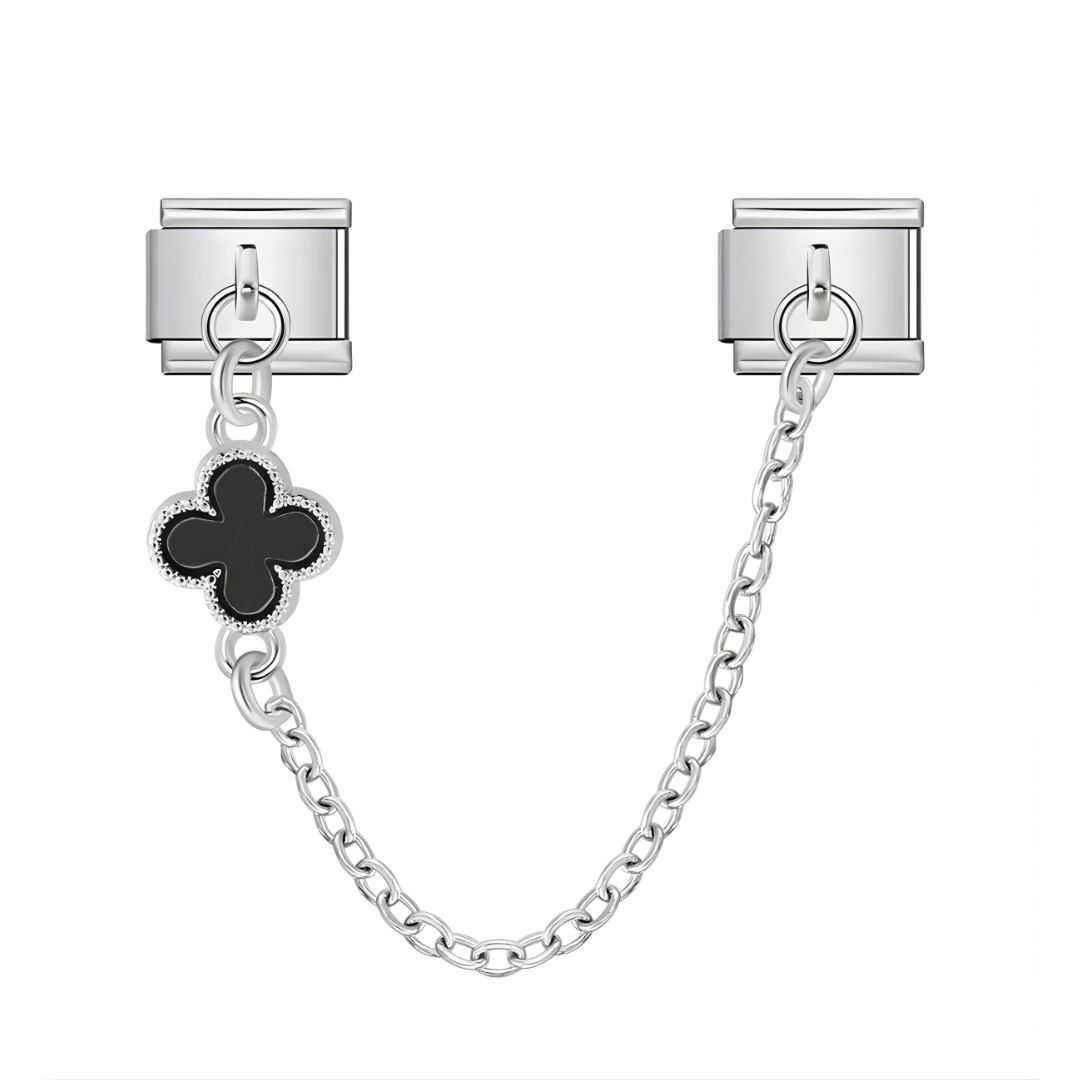 BLACK CLOVER HANGING IC