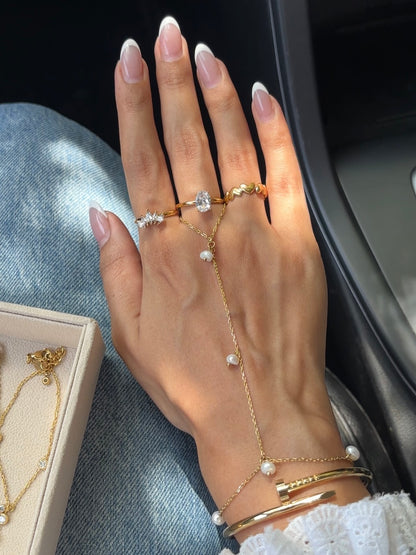 Dreamy Pearl Handchain