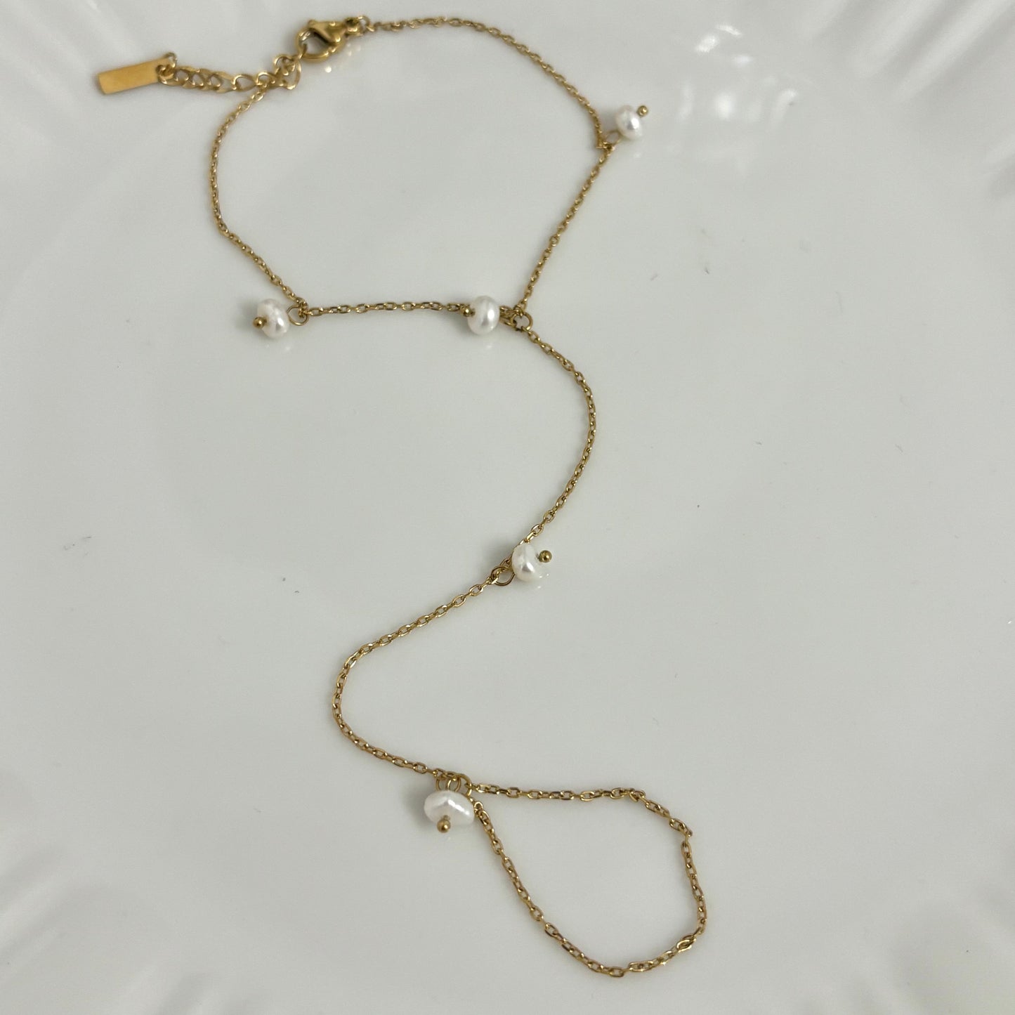 Dreamy Pearl Handchain