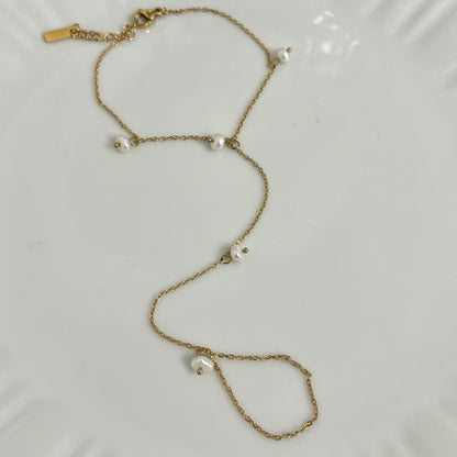 Dreamy Pearl Handchain