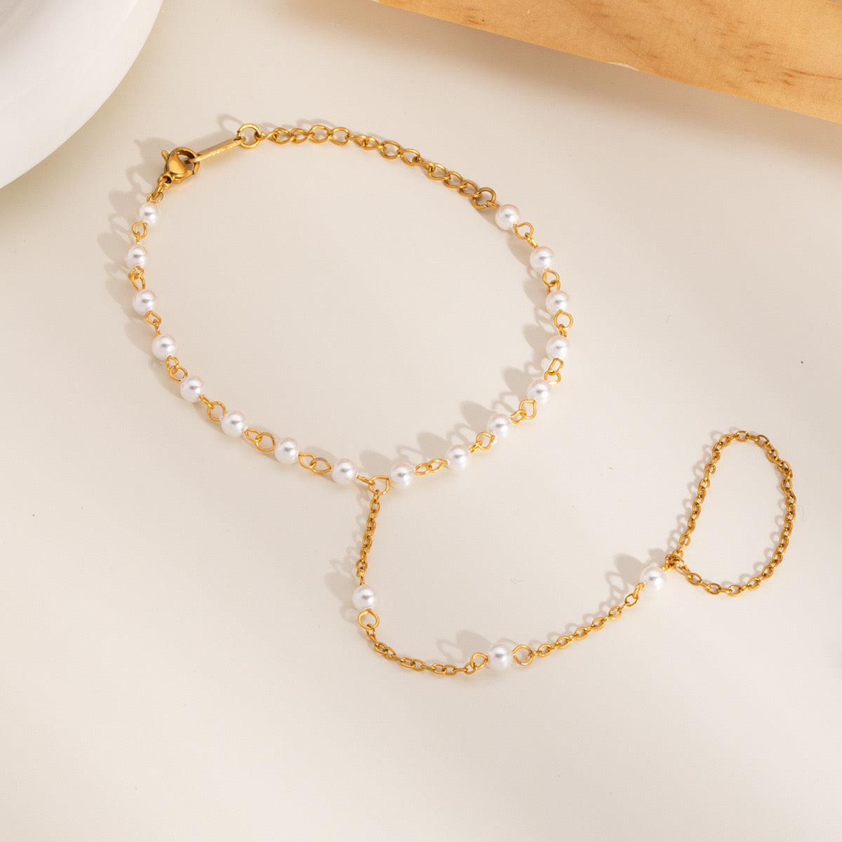 Celina Pearl Handchain