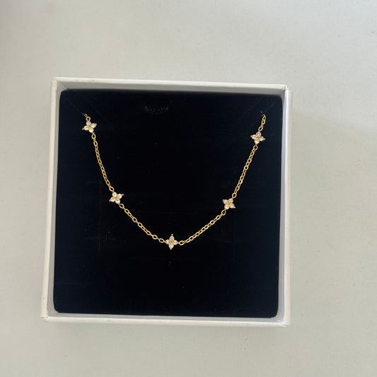 Dainty Daisy Bracelet