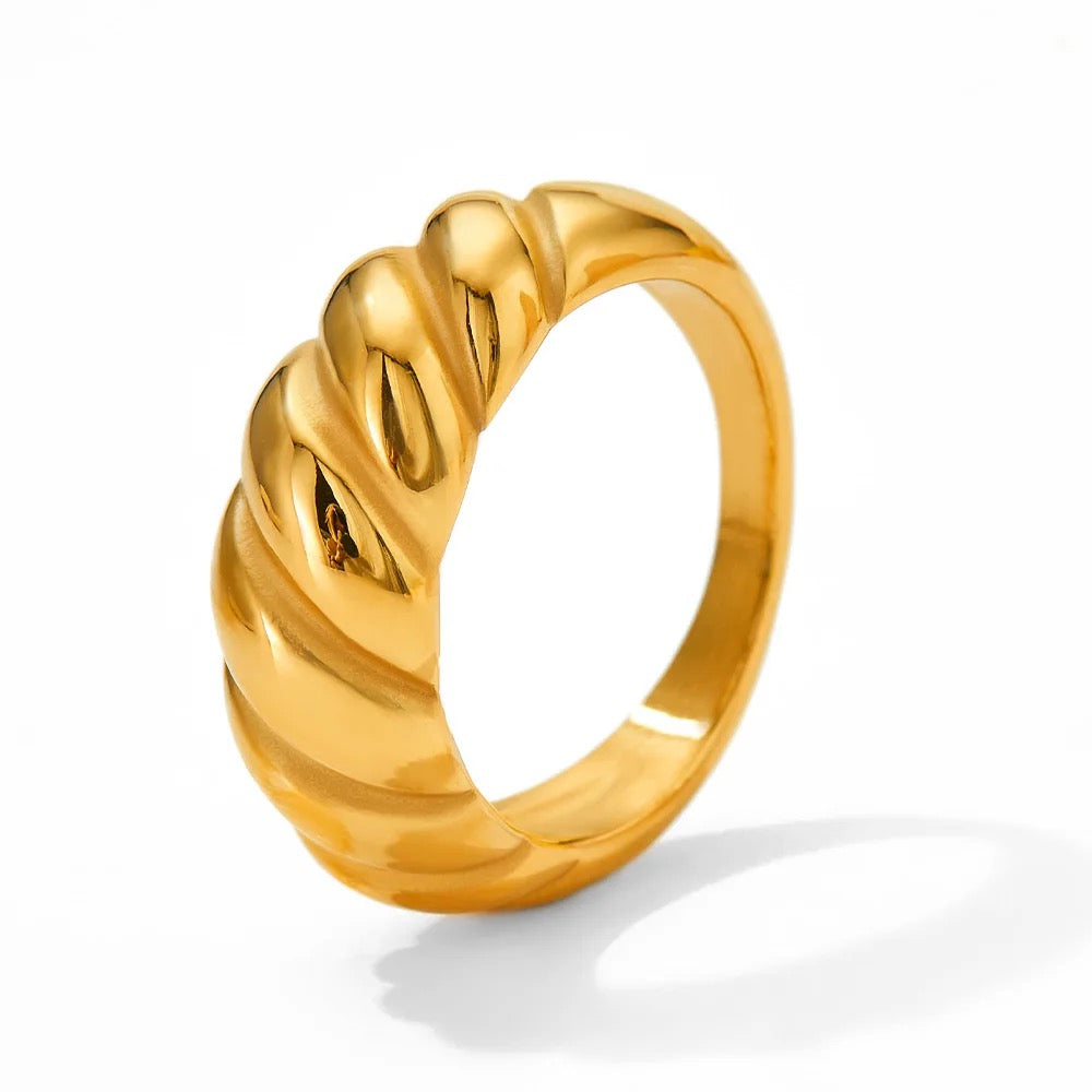 Croissant ring