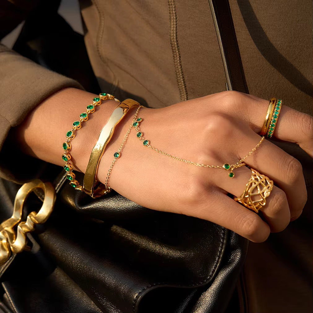 Emerald Twinkle Handchain