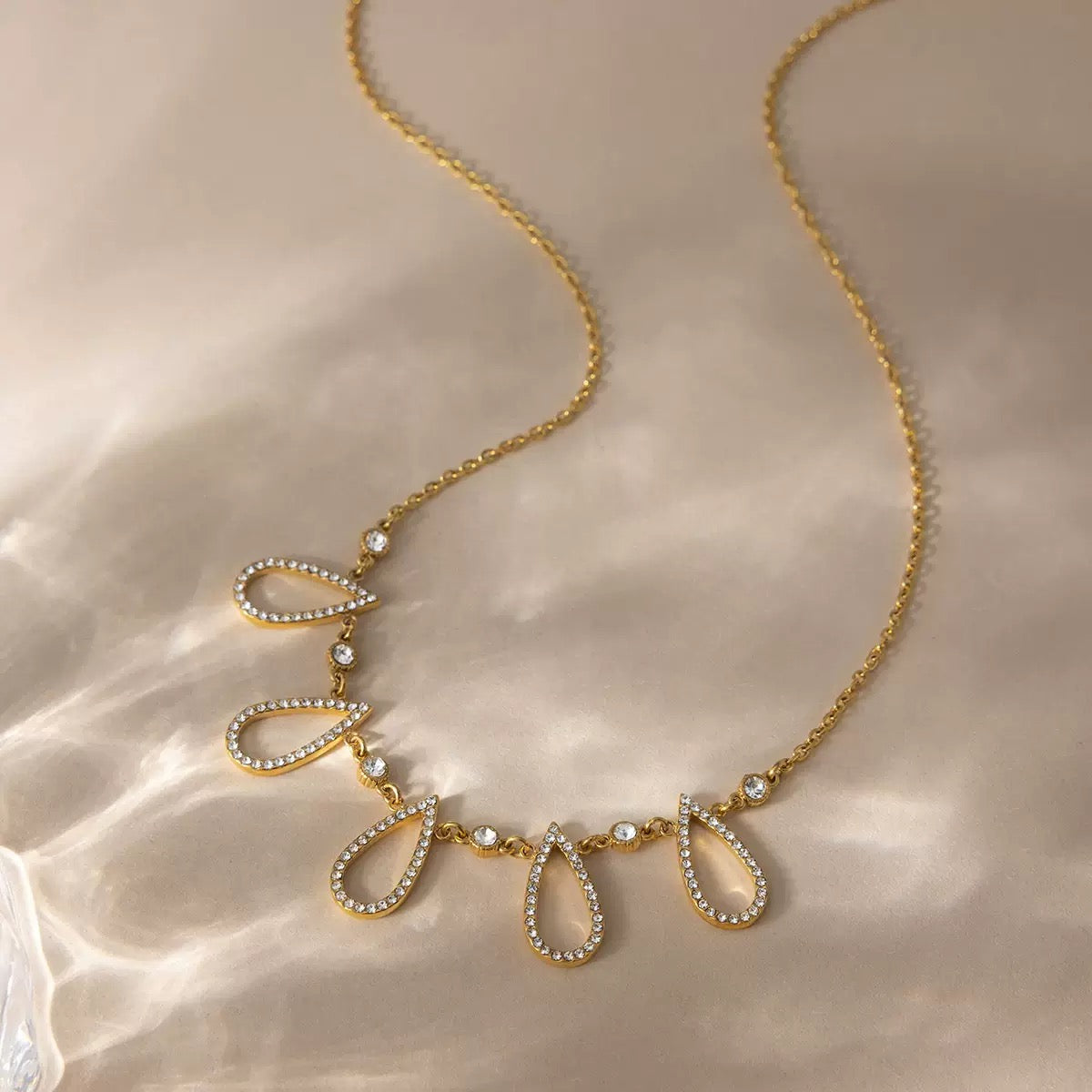 Elara Necklace