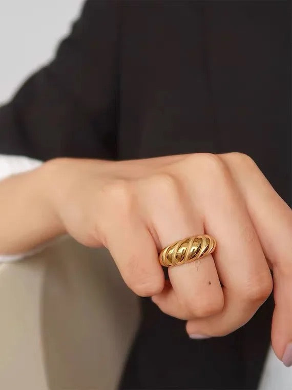 Croissant ring