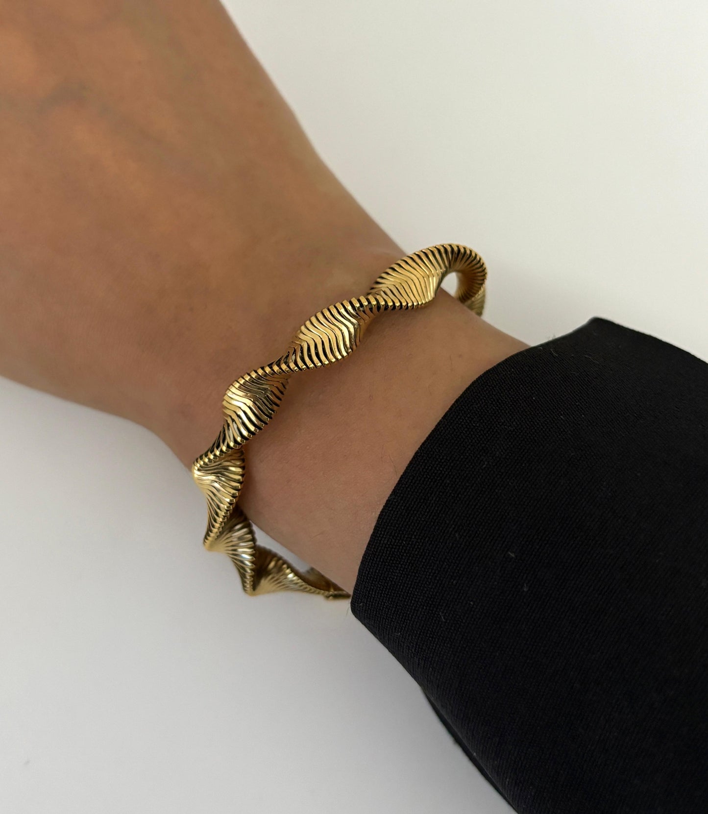 Snake twisted bracelet